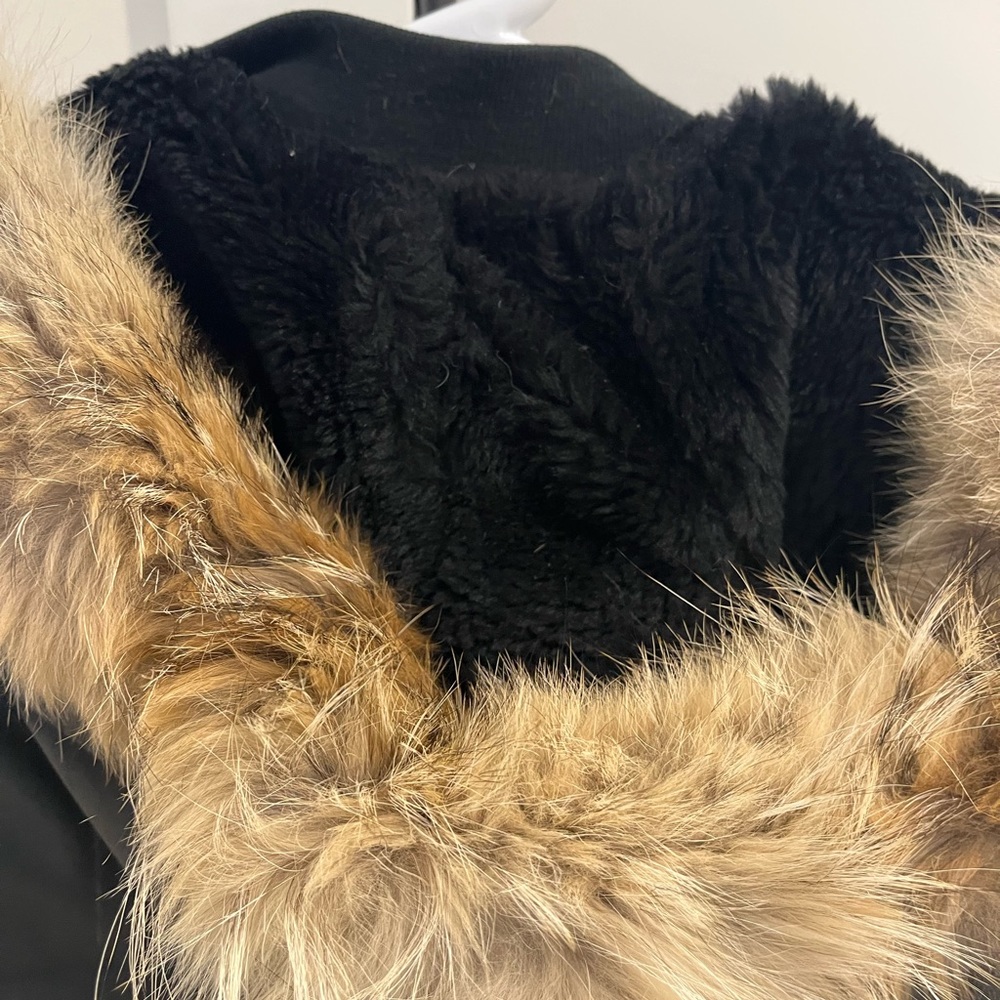 Women’s Canada Goose Winter Jacket - Picture 5 of 8